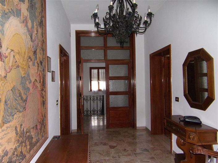 Image No.27-3 Bed Property for sale