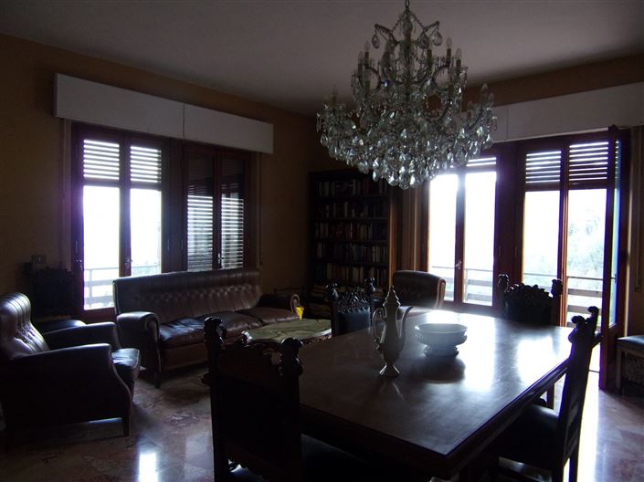 Image No.28-3 Bed Property for sale