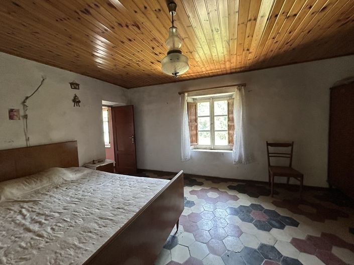 Image No.10-2 Bed Property for sale