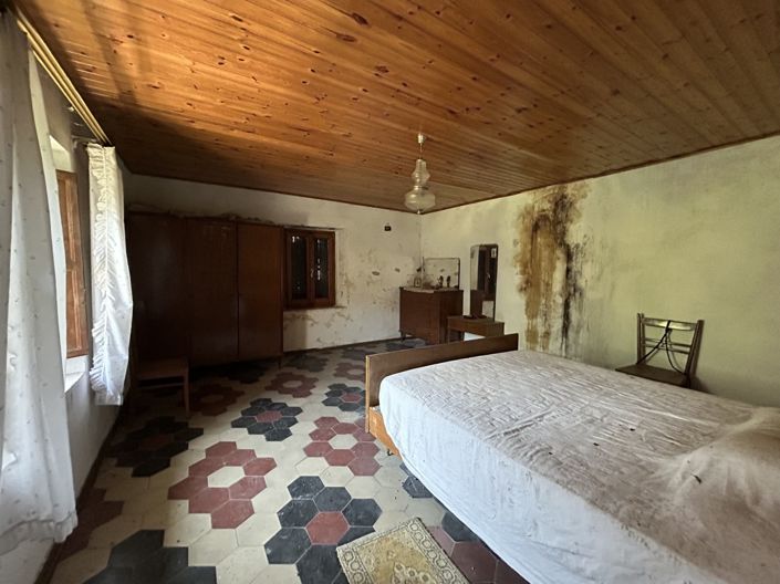 Image No.11-2 Bed Property for sale