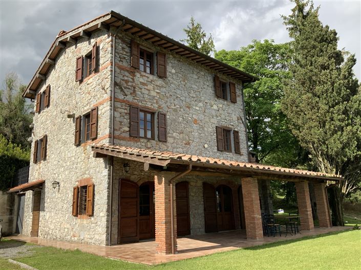 Image No.1-4 Bed Property for sale