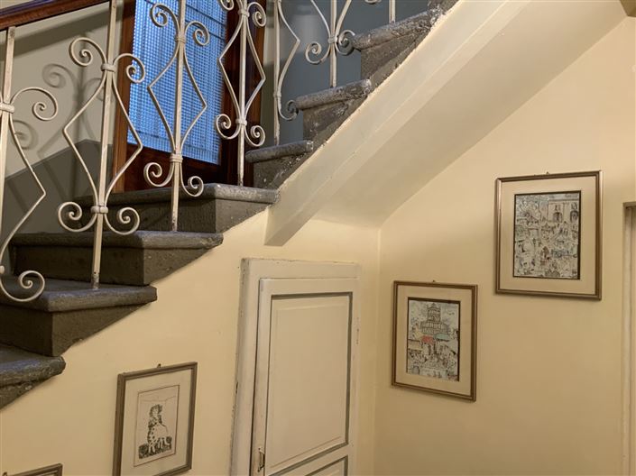 Image No.19-5 Bed Property for sale