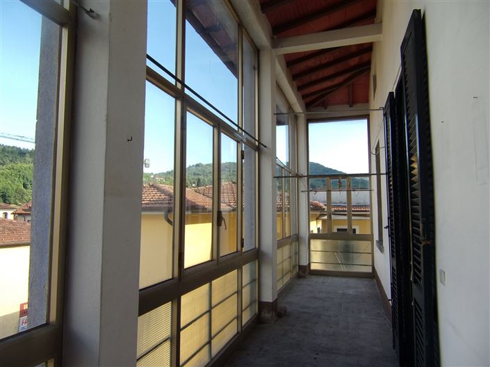 Image No.12-4 Bed Property for sale