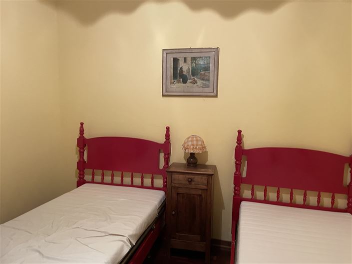 Image No.11-6 Bed Property for sale