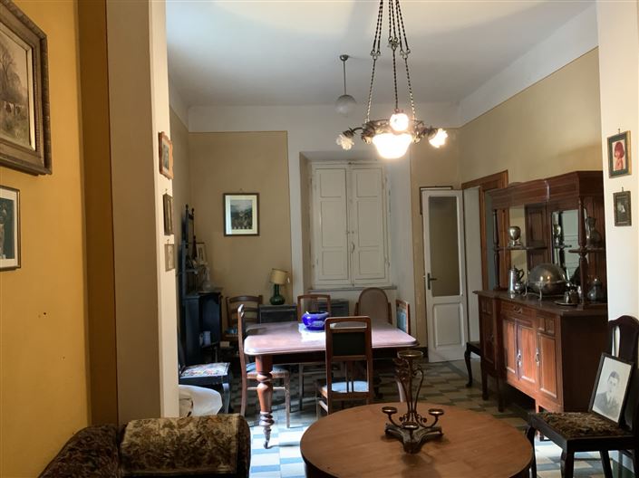 Image No.9-6 Bed Property for sale