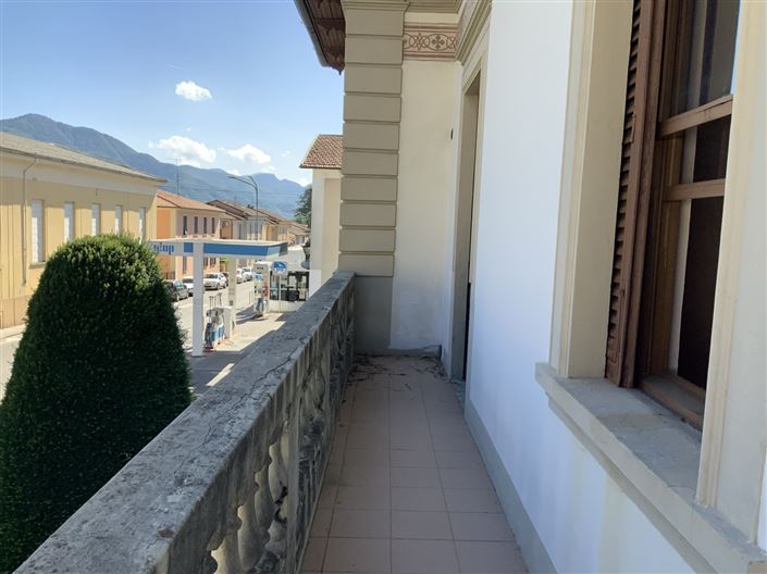 Image No.10-3 Bed Property for sale