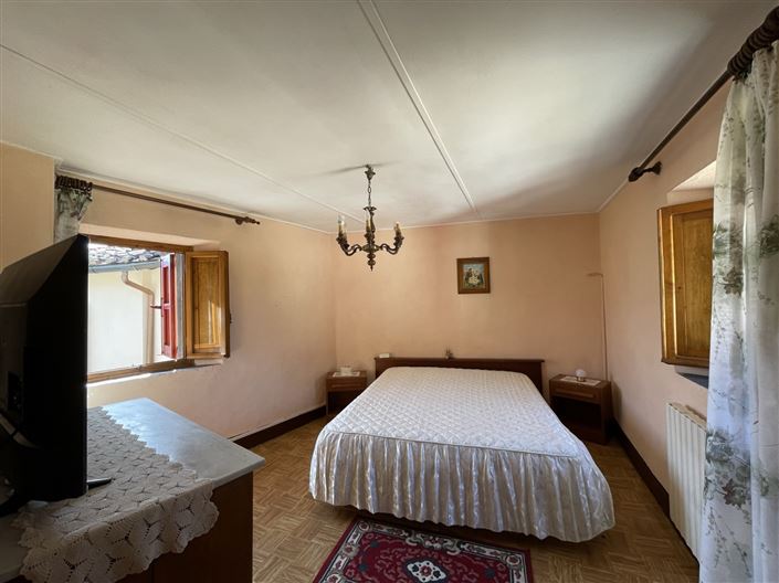 Image No.14-2 Bed Property for sale