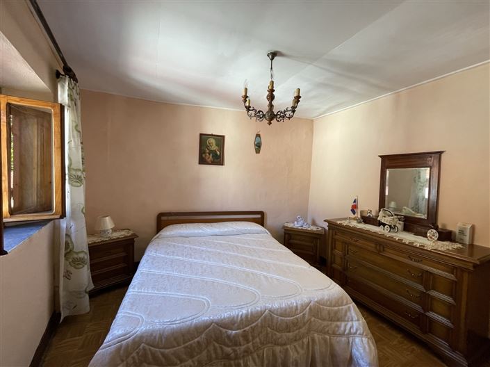 Image No.11-2 Bed Property for sale