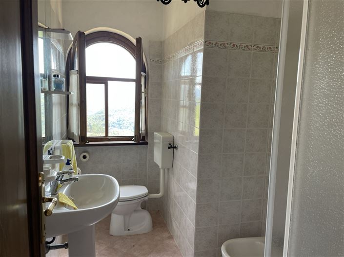 Image No.11-2 Bed Property for sale