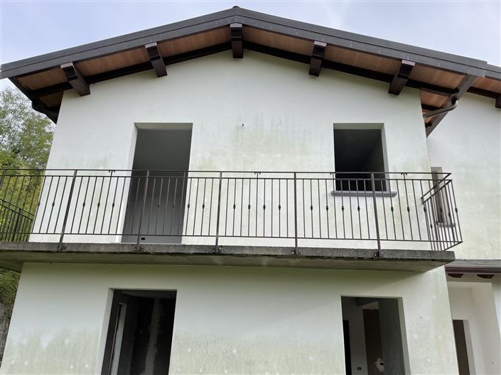 Image No.11-3 Bed Property for sale