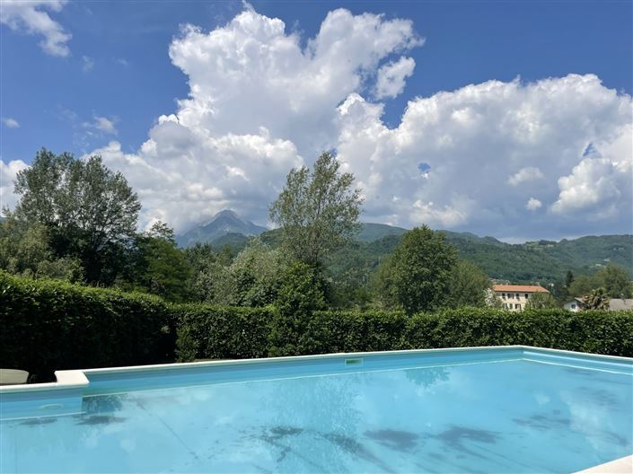 Image No.1-6 Bed Villa for sale