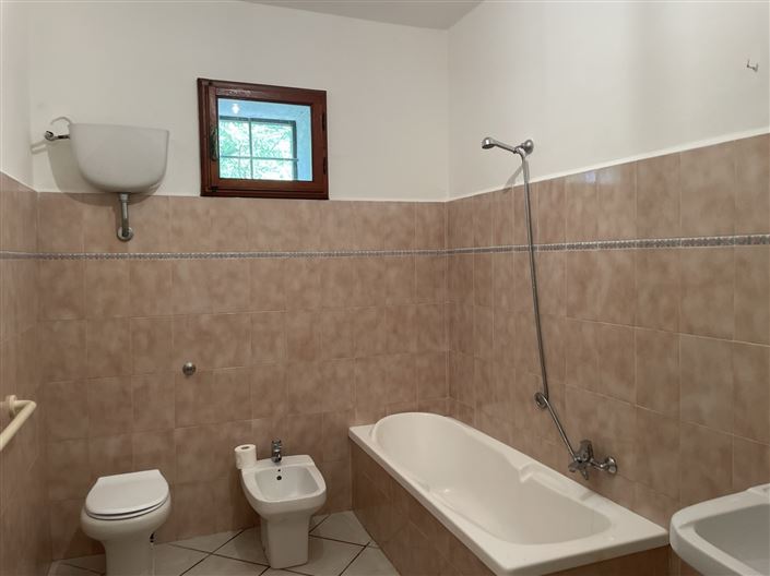 Image No.10-4 Bed Property for sale