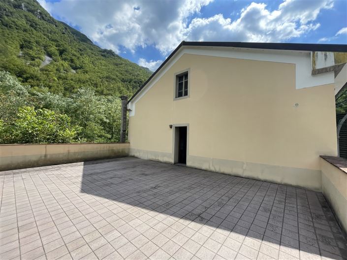 Image No.15-4 Bed Property for sale