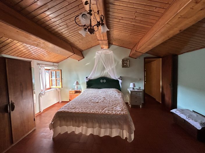 Image No.11-3 Bed Property for sale