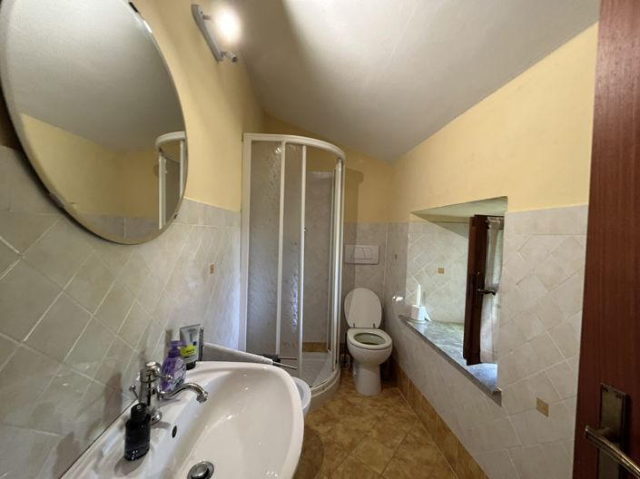 Image No.12-3 Bed Property for sale