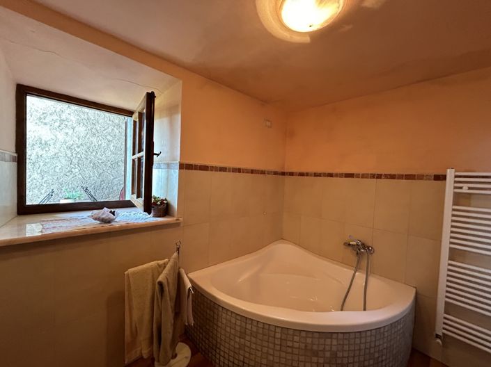 Image No.17-3 Bed Property for sale