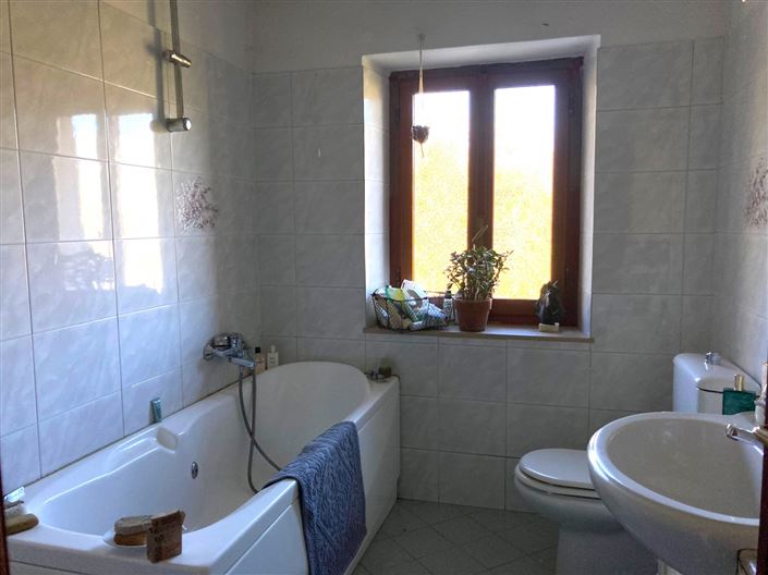 Image No.13-4 Bed Property for sale