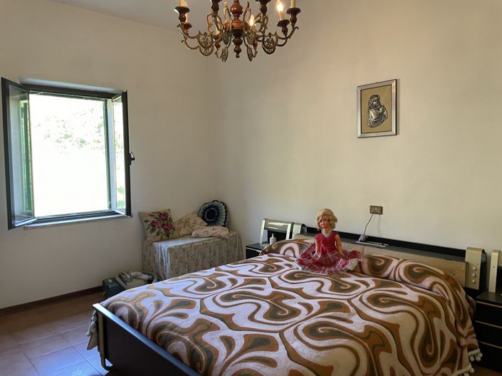 Image No.20-4 Bed Property for sale