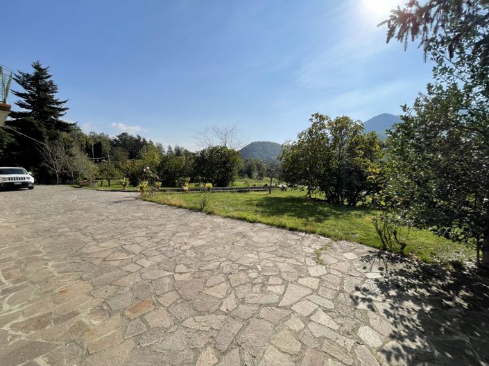 Image No.24-4 Bed Property for sale