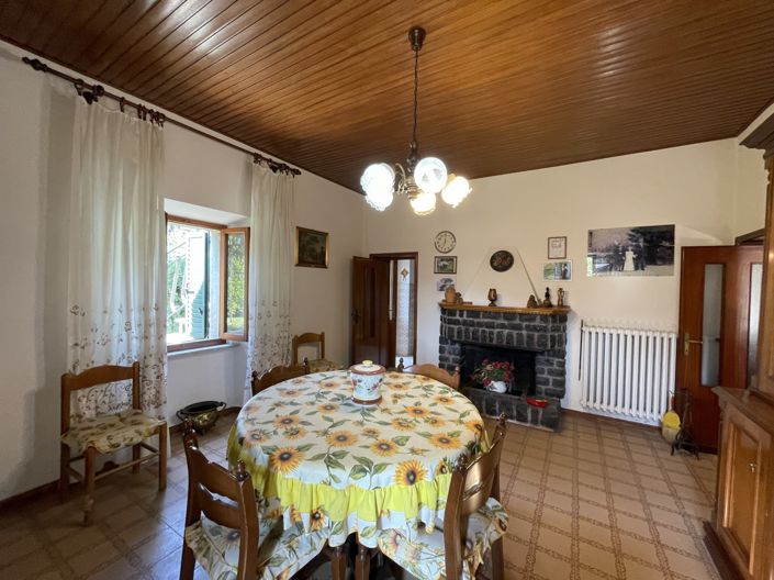 Image No.6-4 Bed Property for sale