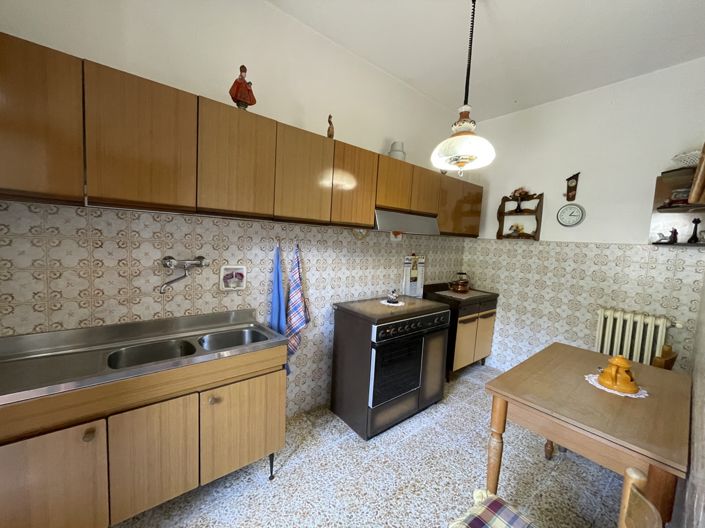 Image No.7-4 Bed Property for sale