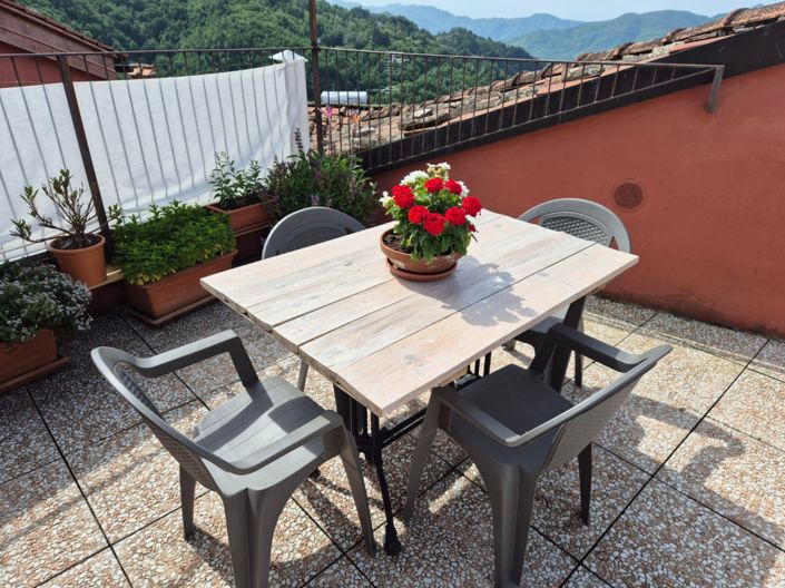 Image No.4-4 Bed Property for sale