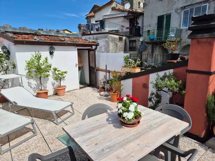 Image No.17-4 Bed Property for sale