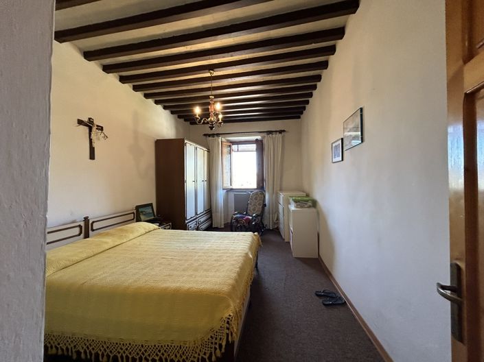 Image No.12-3 Bed Property for sale