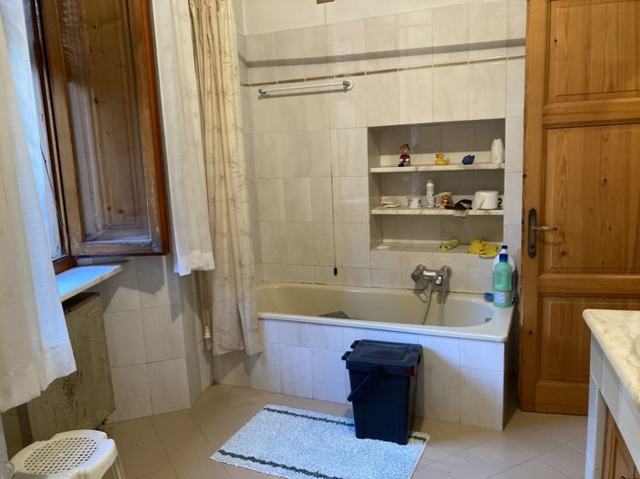 Image No.14-3 Bed Property for sale