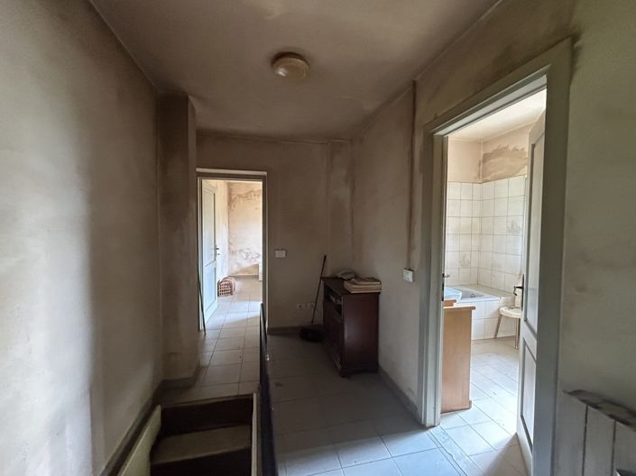 Image No.12-2 Bed Property for sale