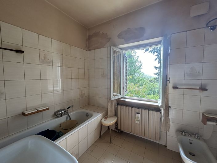 Image No.14-2 Bed Property for sale