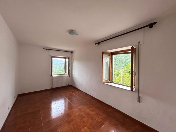 Image No.10-2 Bed Property for sale