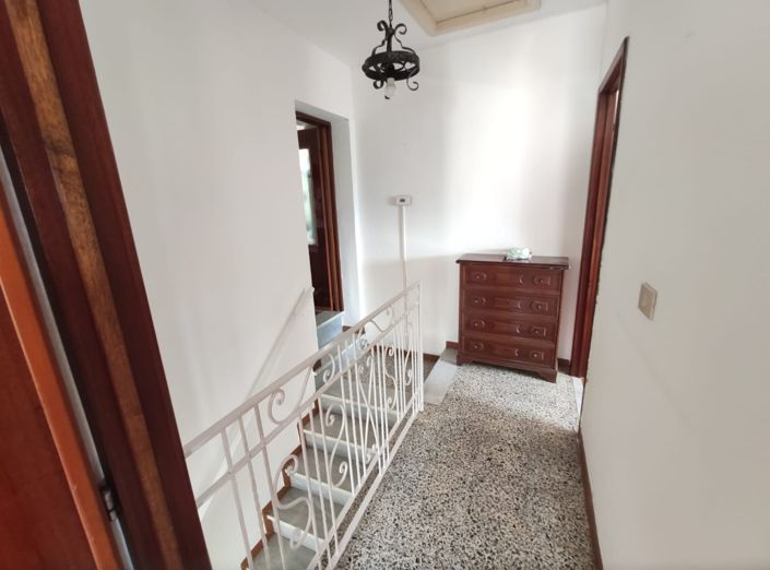 Image No.12-2 Bed Property for sale