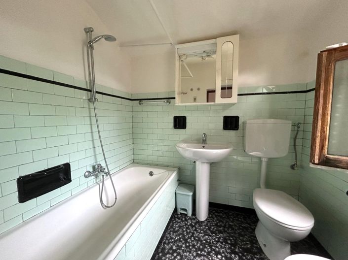 Image No.13-2 Bed Property for sale