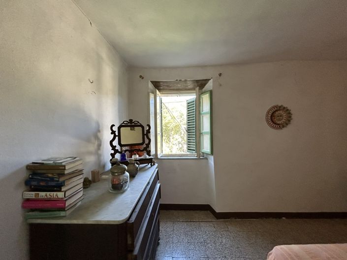 Image No.12-4 Bed Property for sale