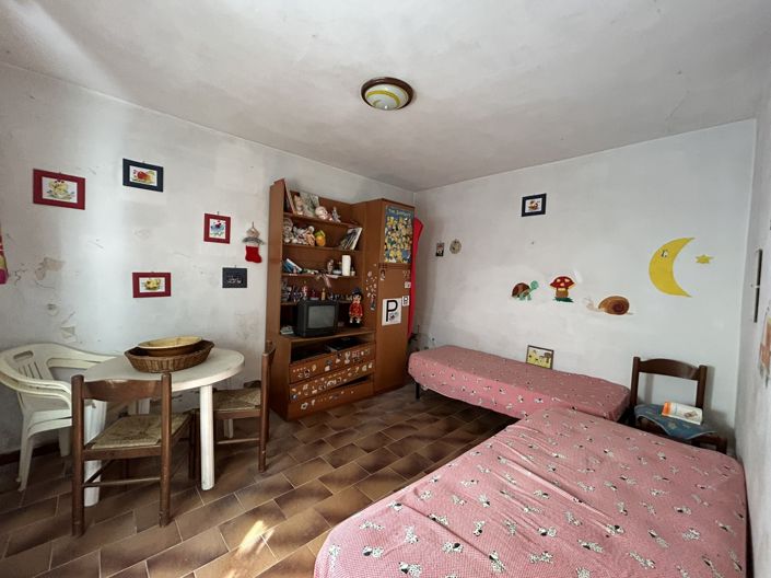 Image No.4-4 Bed Property for sale