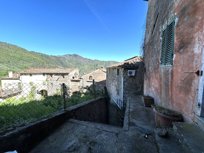 Image No.5-4 Bed Property for sale