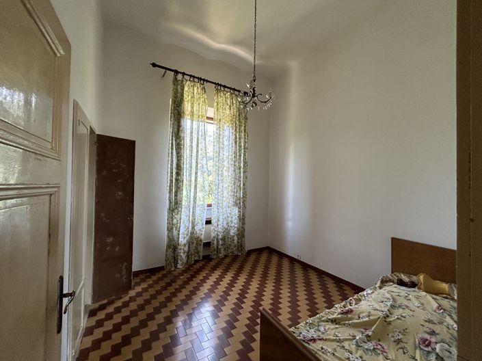 Image No.14-3 Bed Property for sale