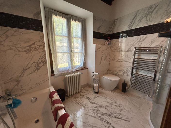 Image No.21-4 Bed Property for sale