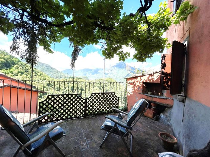 Image No.1-4 Bed Property for sale