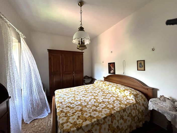 Image No.12-4 Bed Property for sale