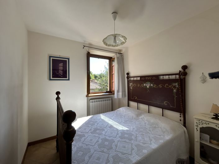 Image No.12-2 Bed Property for sale