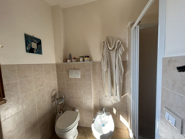 Image No.16-2 Bed Property for sale