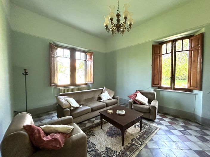 Image No.14-5 Bed Property for sale