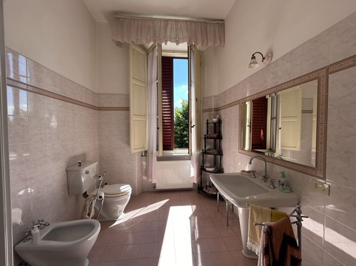 Image No.24-3 Bed Property for sale