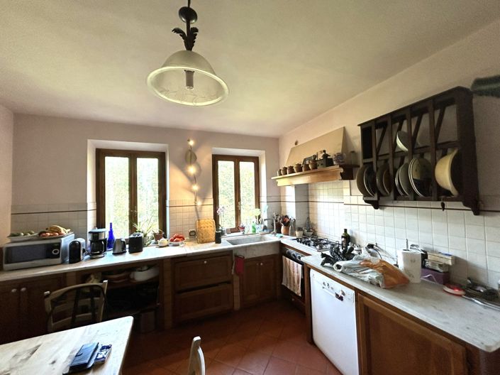 Image No.10-5 Bed Property for sale