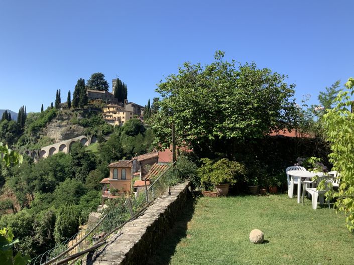 Image No.12-5 Bed Property for sale