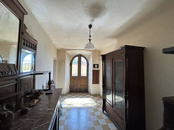 Image No.2-5 Bed Property for sale