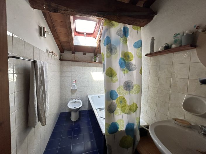 Image No.24-5 Bed Property for sale