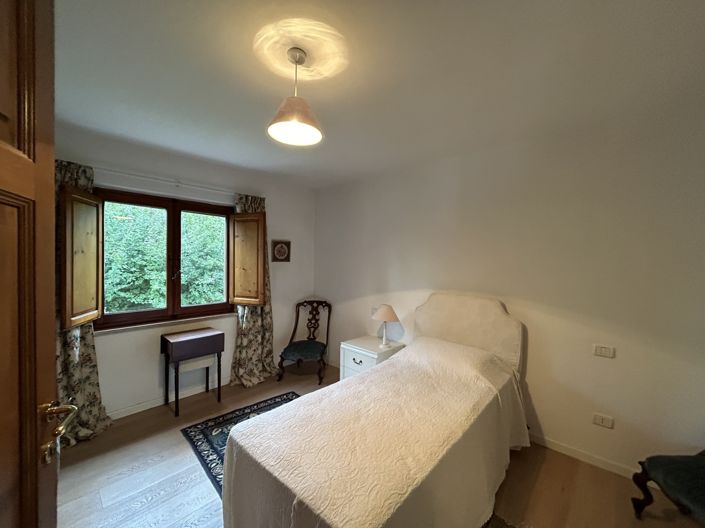 Image No.18-4 Bed Property for sale